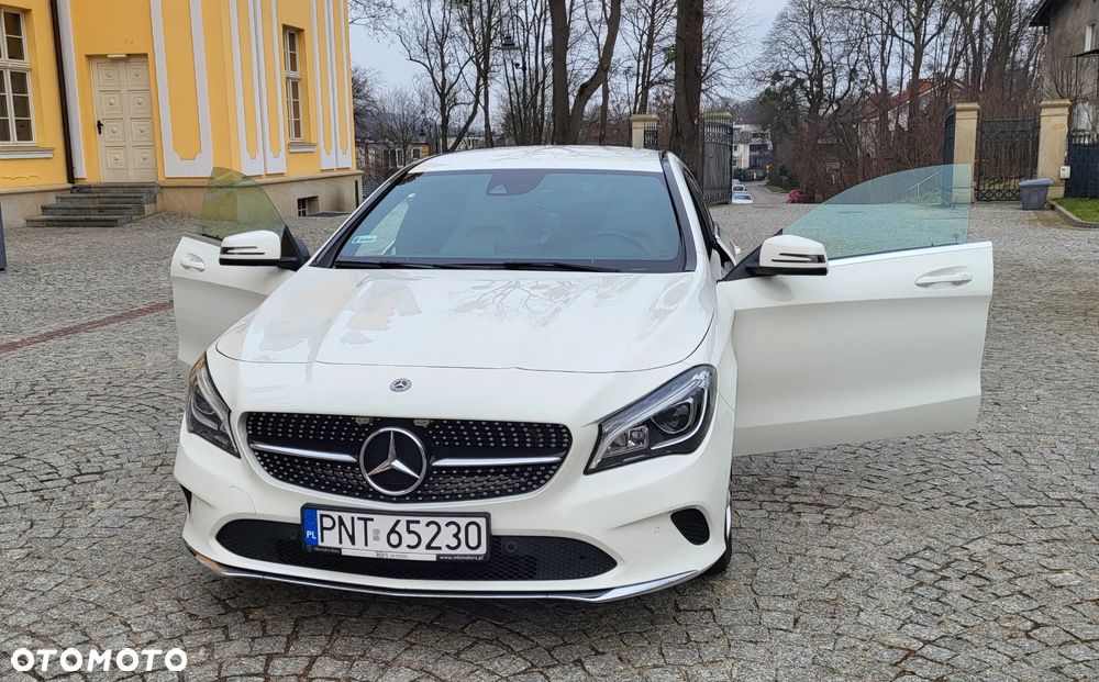 Mercedes-Benz CLA 200 7G-DCT Urban - 1