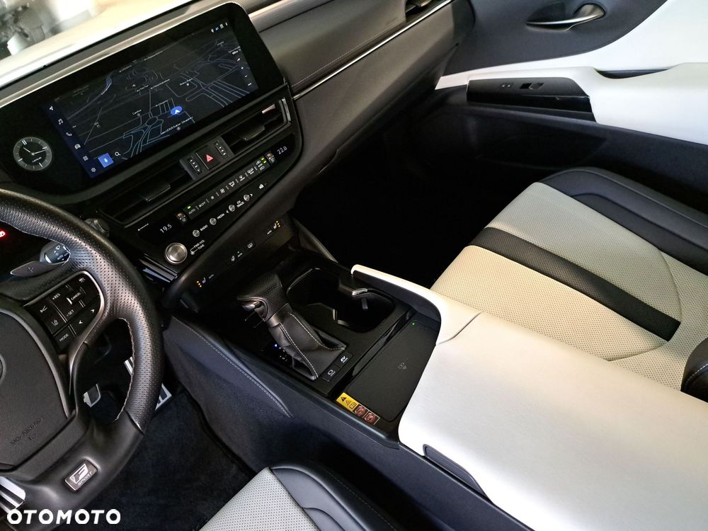Lexus ES 300h F Sport Edition - 28