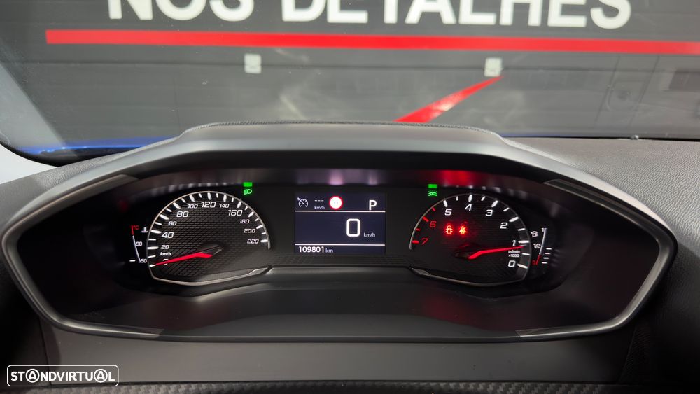 Peugeot 2008 PureTech 130 EAT8 Allure - 18
