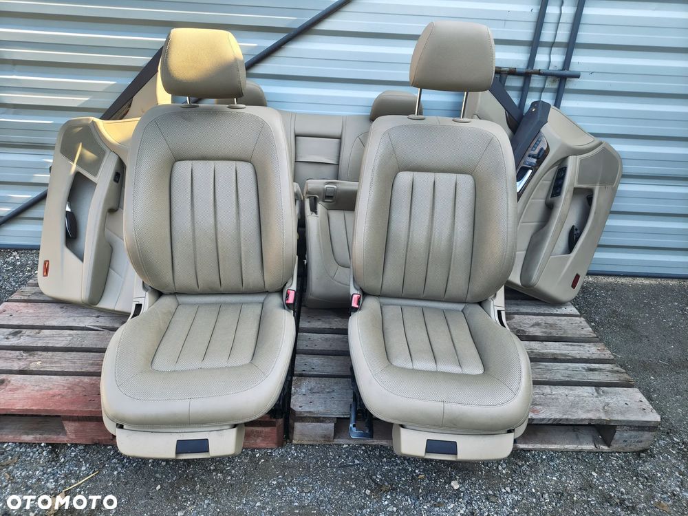 Fotele fotel wnętrze w218 CLS 218 kanapa boczki komplet