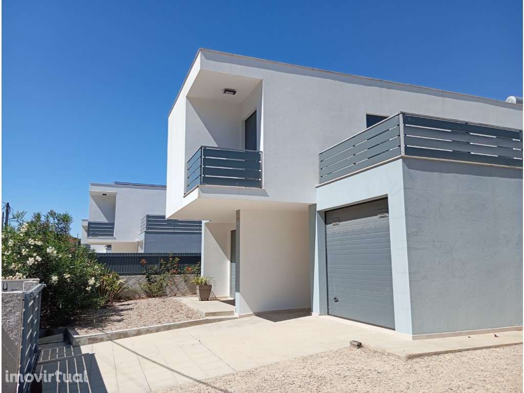 MORADIA T4 COM PISCINA - Grande imagem: 2/26