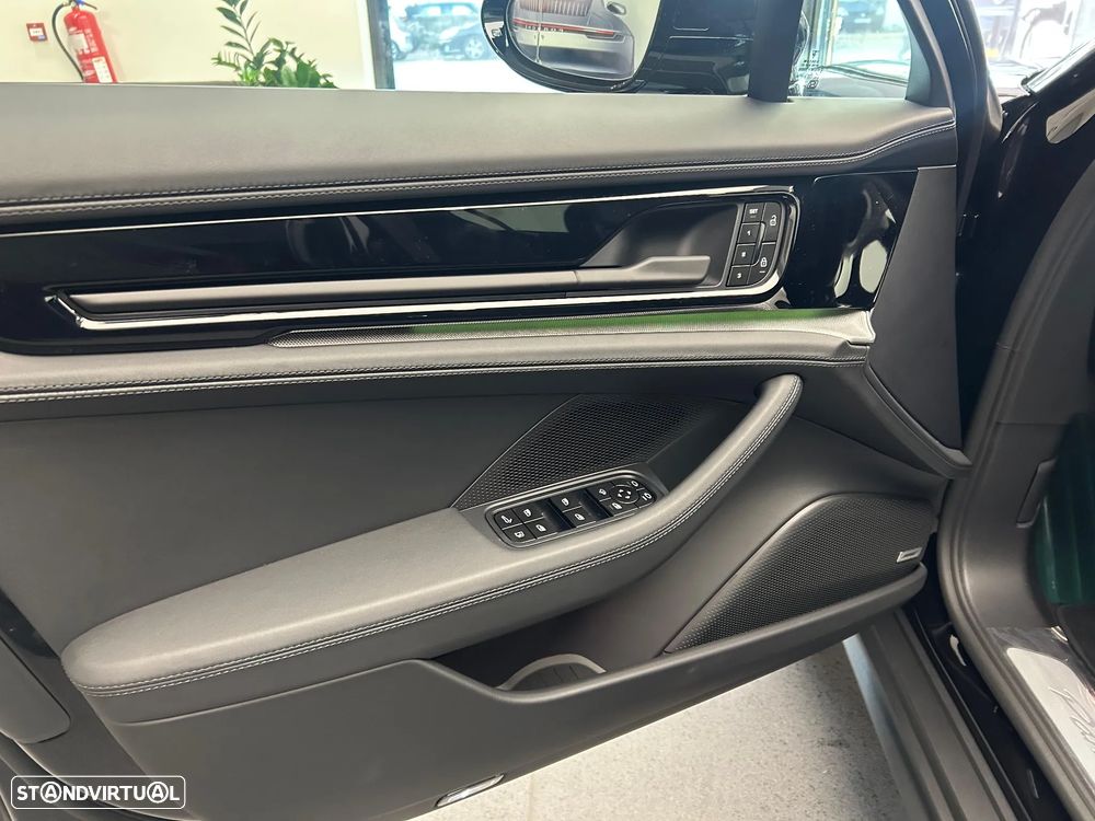 Porsche Panamera 4 E-Hybrid - 17