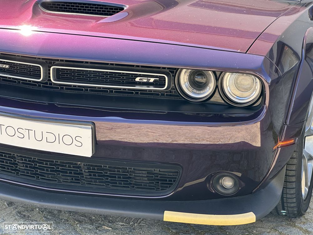 Dodge Challenger - 12