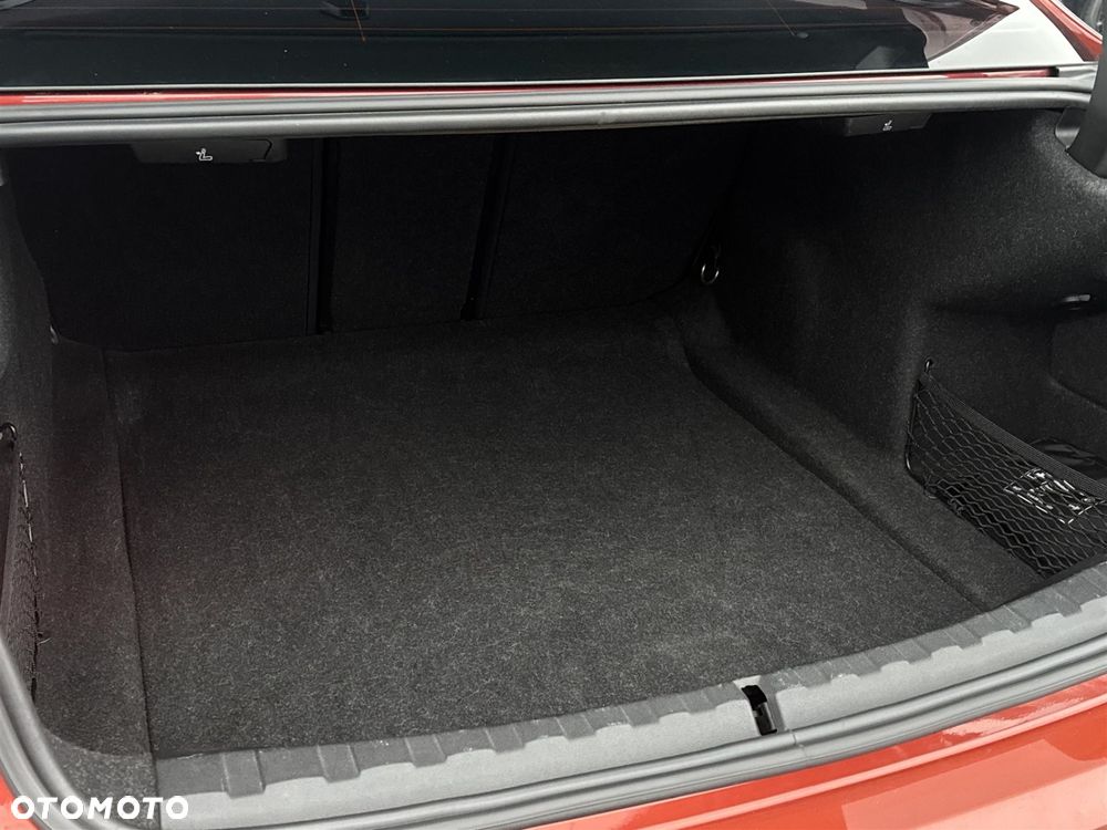 BMW Seria 3 318i - 23