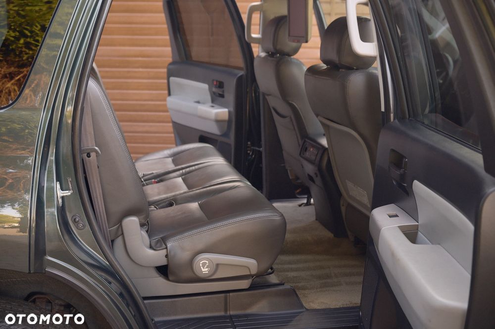 Toyota Sequoia - 22