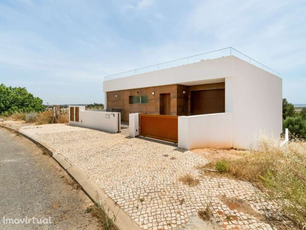 Moradia T3 com jardim e piscina em Portimão, Faro - Grande imagem: 2/25