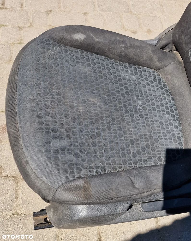 FOTEL LEWY PRZÓD OPEL CORSA E - 5