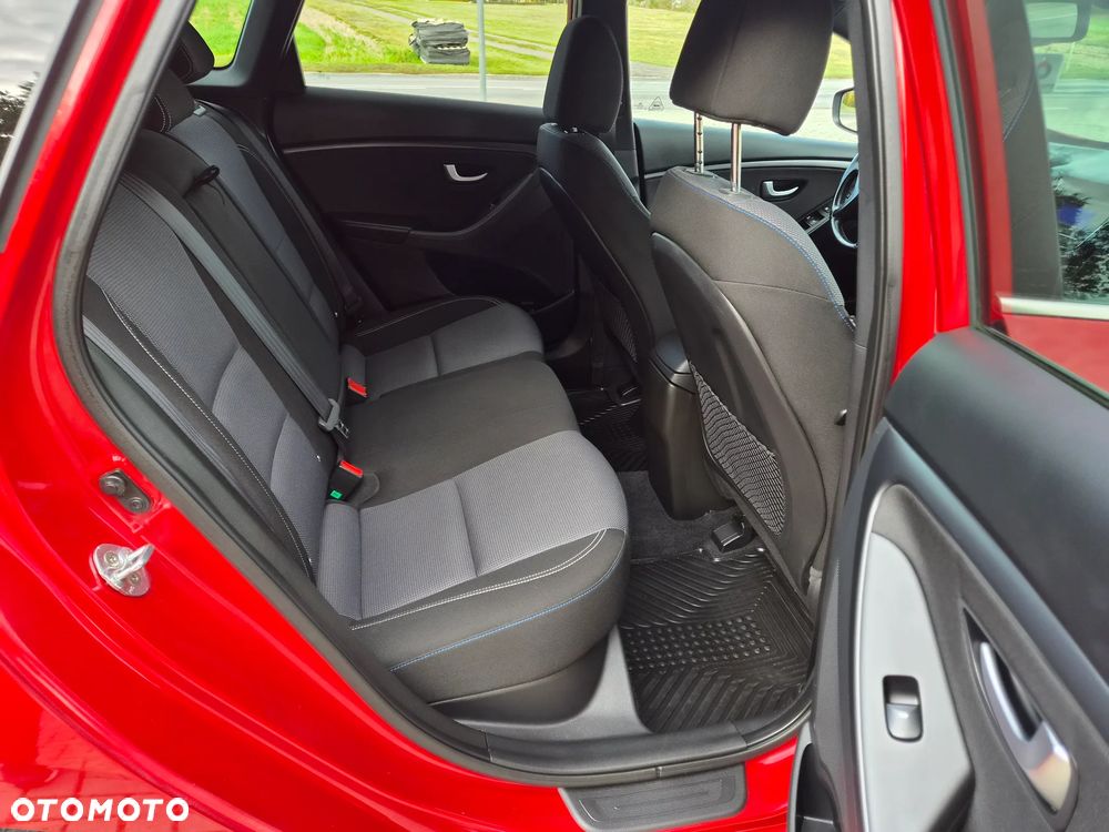 Hyundai i30 i30cw 1.6 Fifa World Cup Edition - 13
