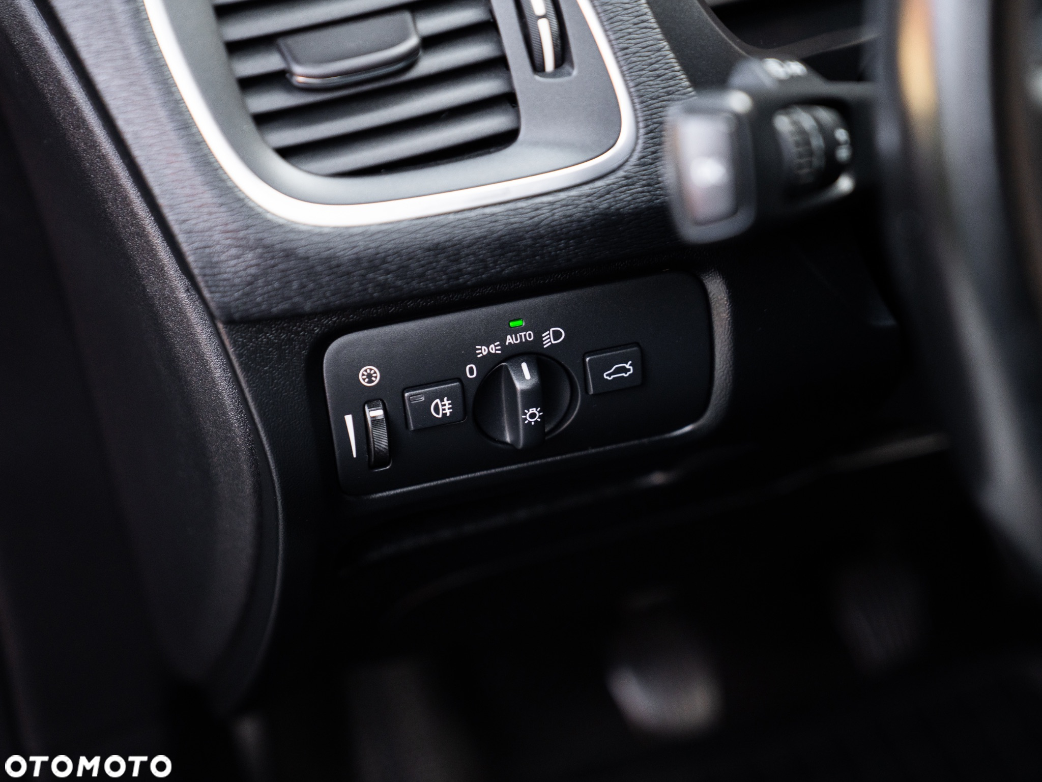 Volvo V40 D2 Drive-E Momentum - 37