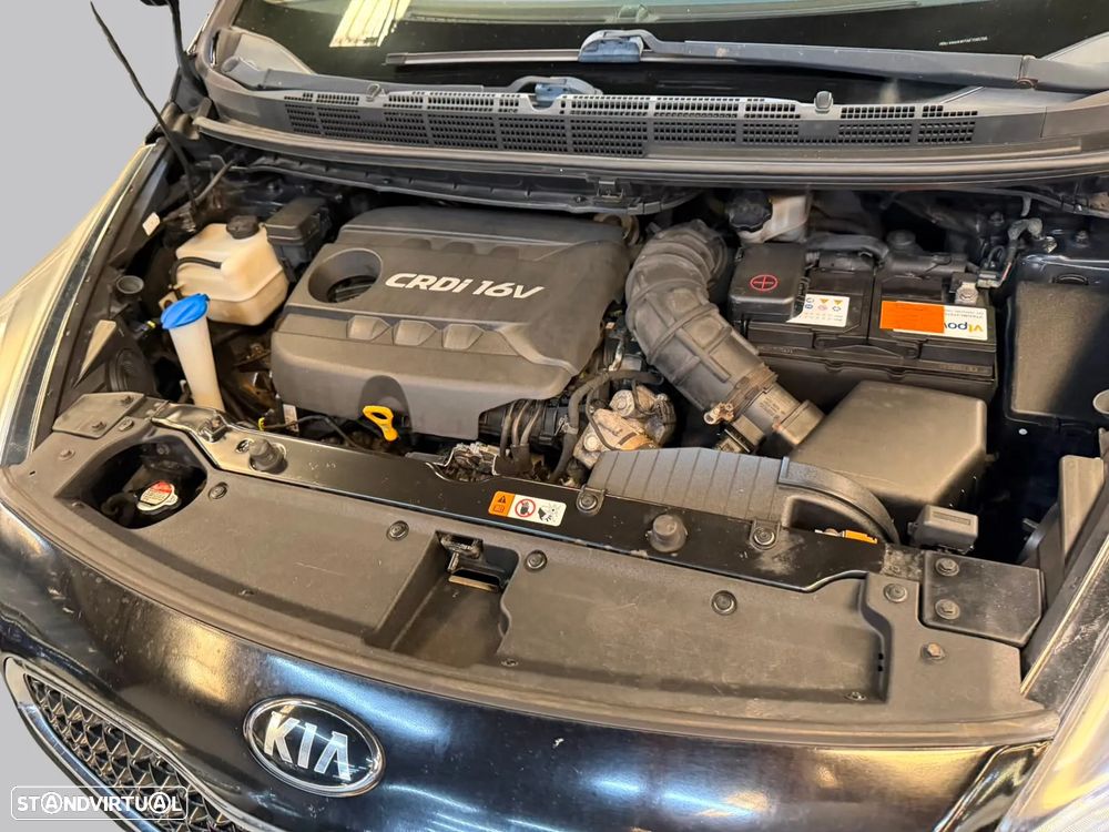 Kia Carens - 36