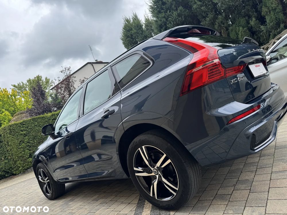 Volvo XC 60 B4 D AWD Plus Dark - 4