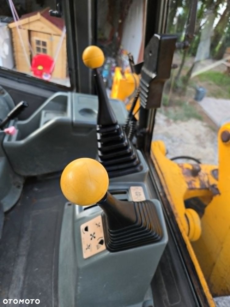 JCB 3CX - 16