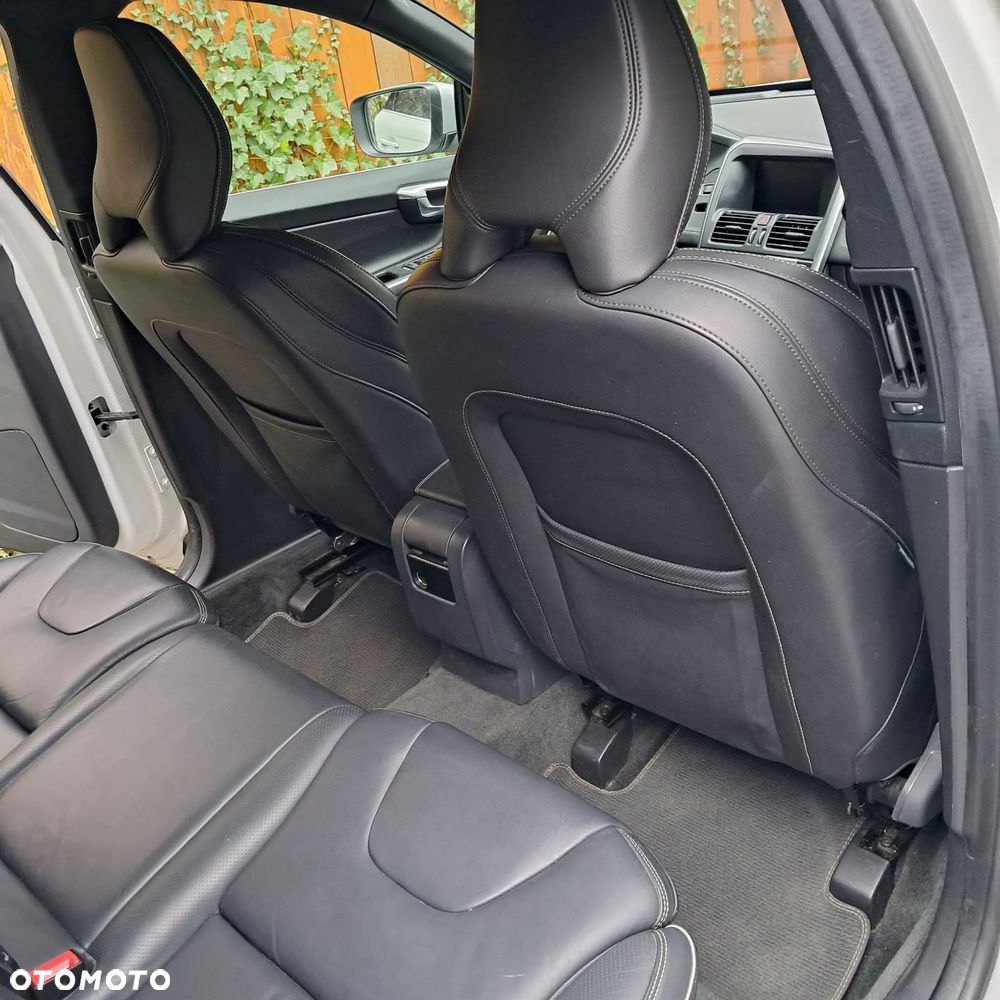 Volvo XC 60 D4 R-Design - 13