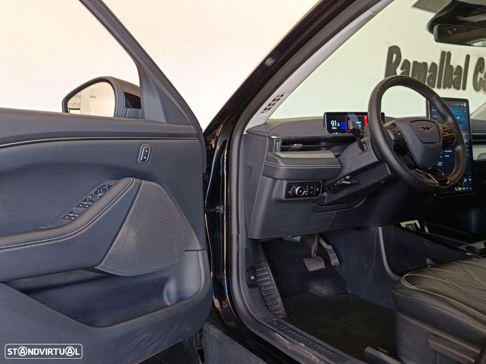 Ford Mustang Mach-E Standard - 44