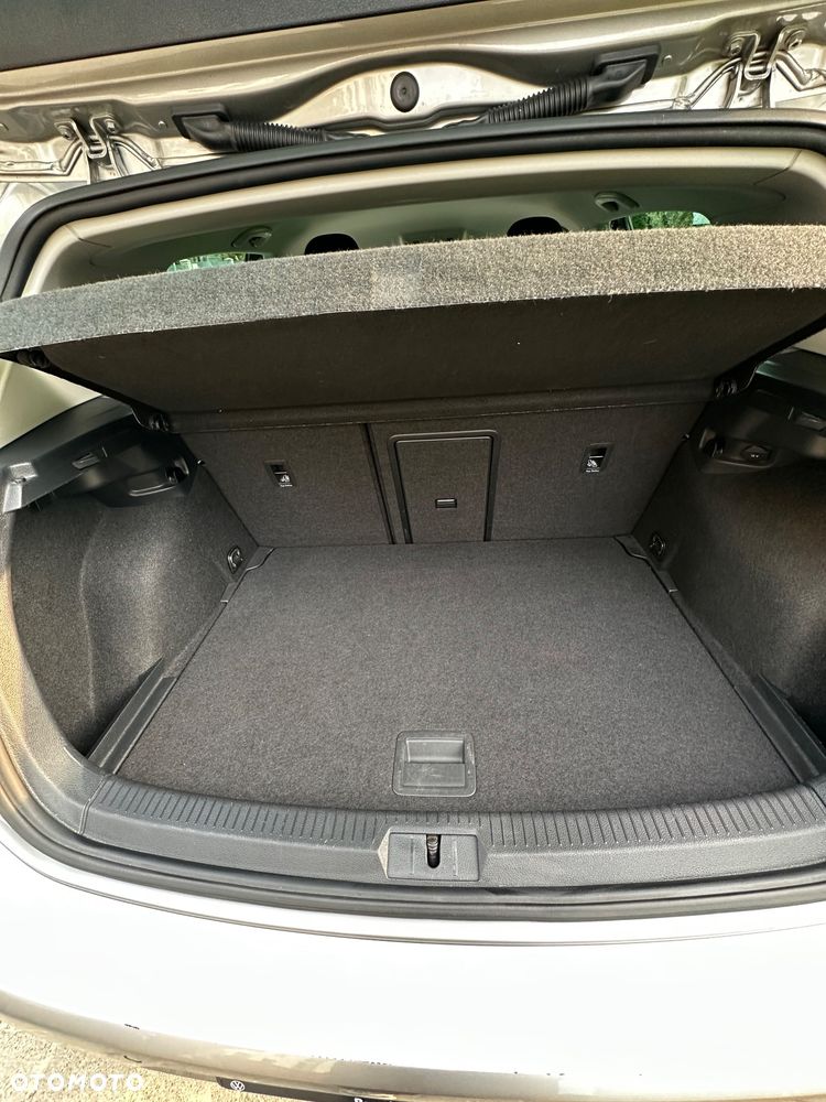 Volkswagen Golf - 22