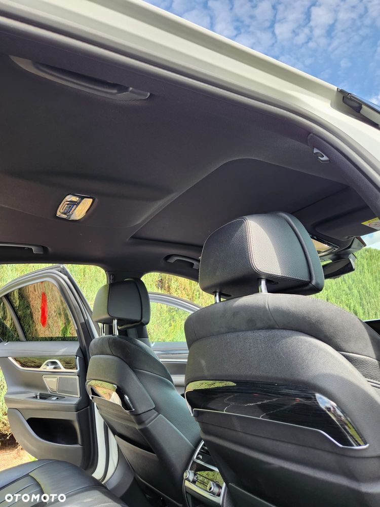 BMW Seria 7 740d xDrive - 34