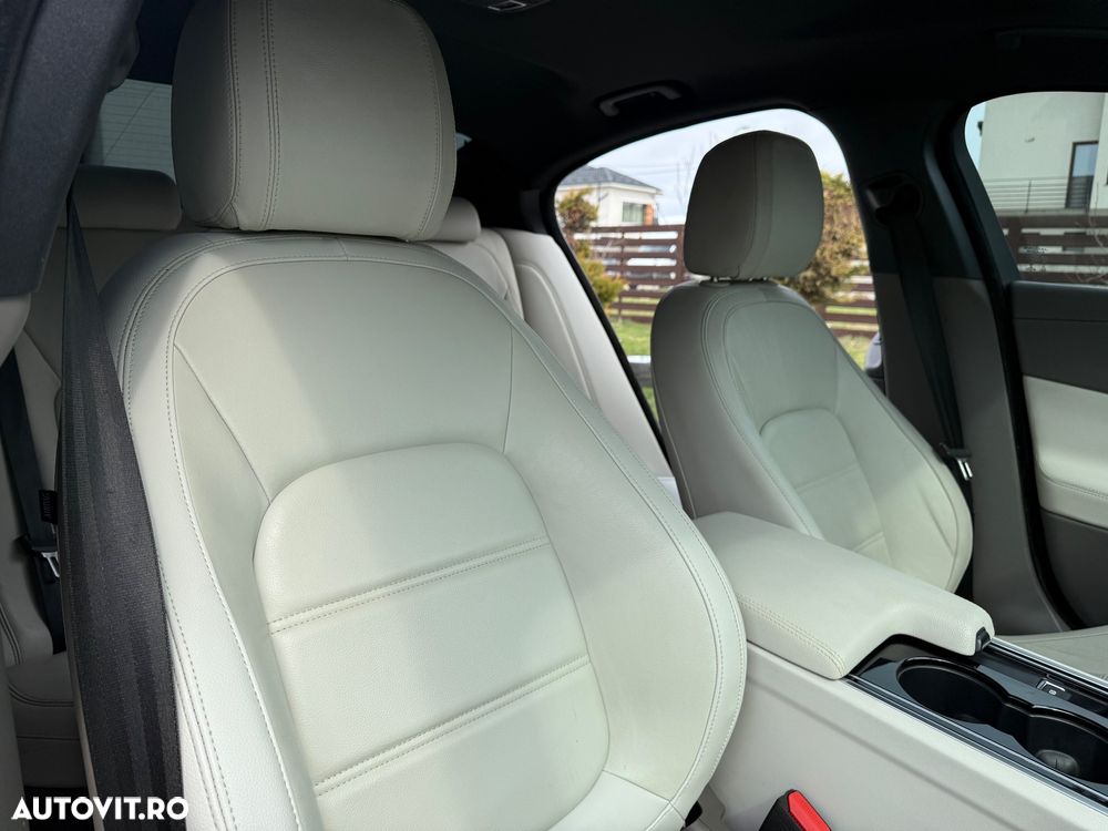 Jaguar XE D180 Aut. R-Dynamic SE - 29