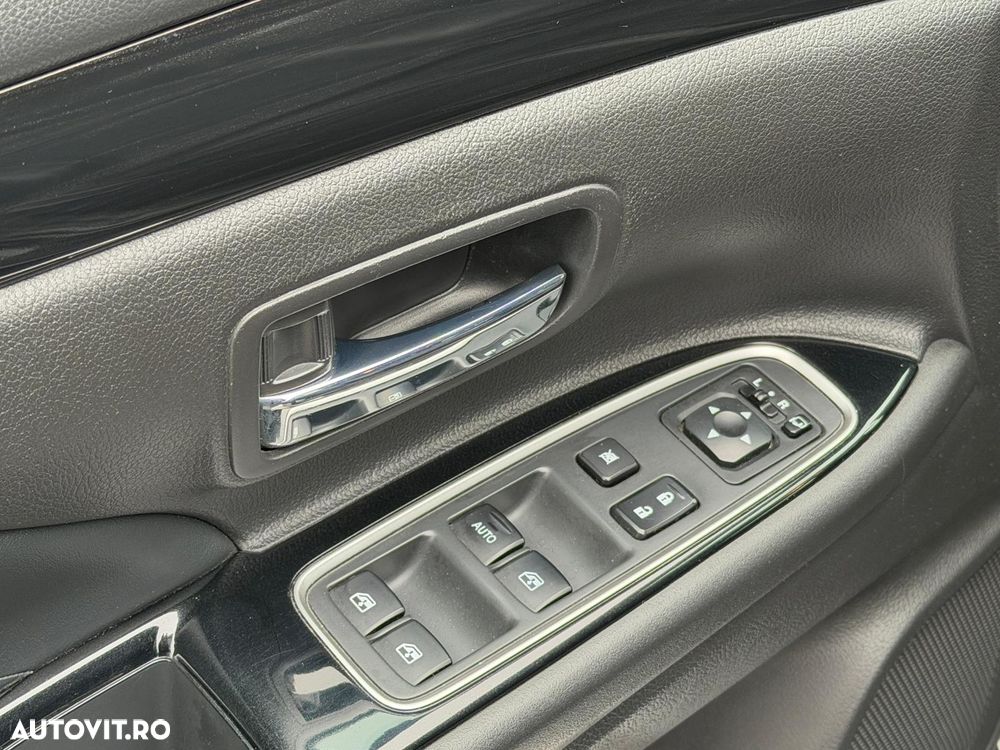 Mitsubishi Outlander - 25