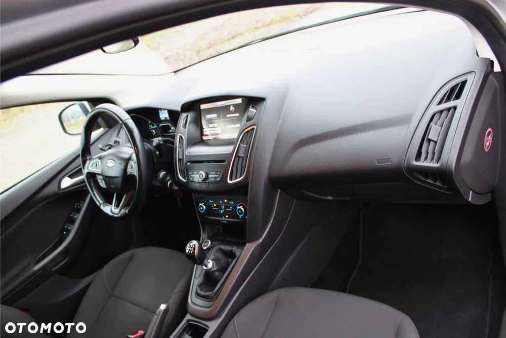 Ford Focus 1.6 TDCi DPF Ambiente - 18