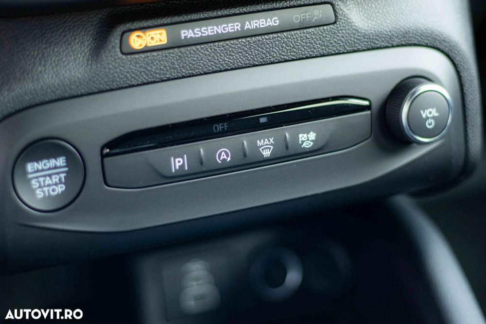 Ford Focus 1.0 EcoBoost 6MT MHEV ST-Line X - 10