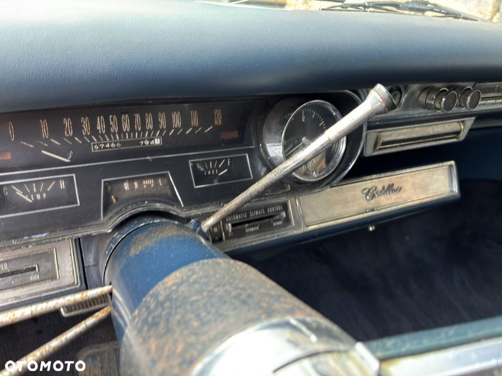 Cadillac Deville - 26