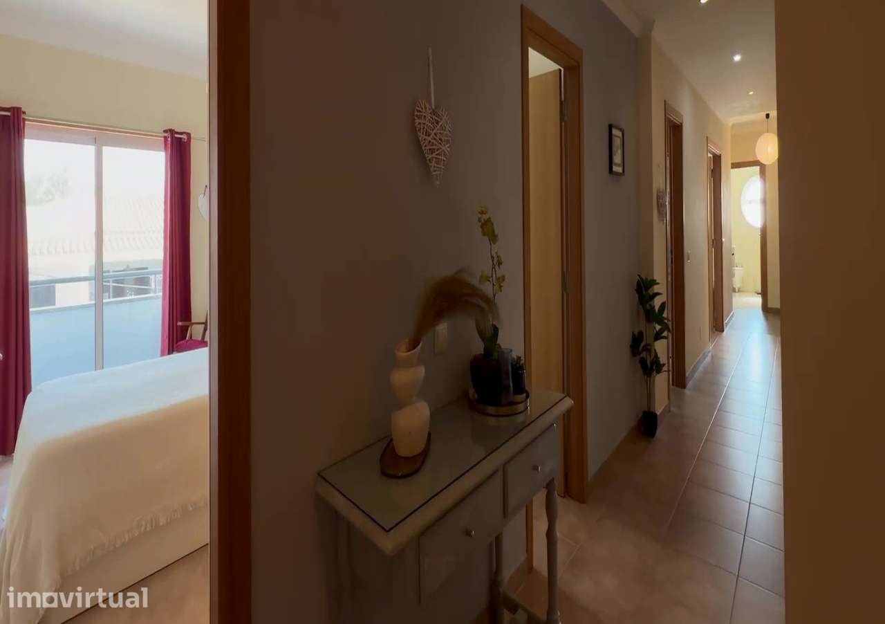 Apartamento T2 com varanda e garagem em Albufeira - Grande imagem: 2/22