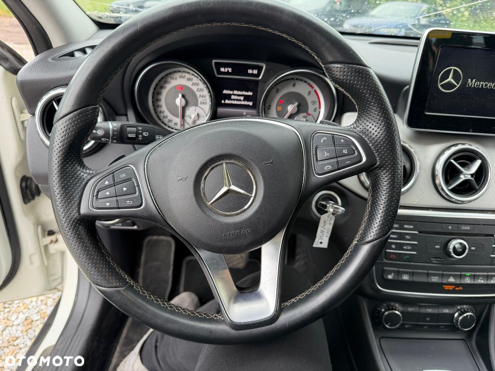 Mercedes-Benz GLA - 11