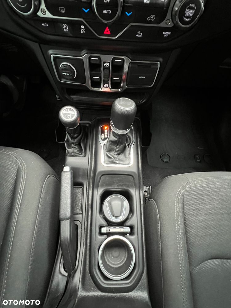 Jeep Wrangler - 25