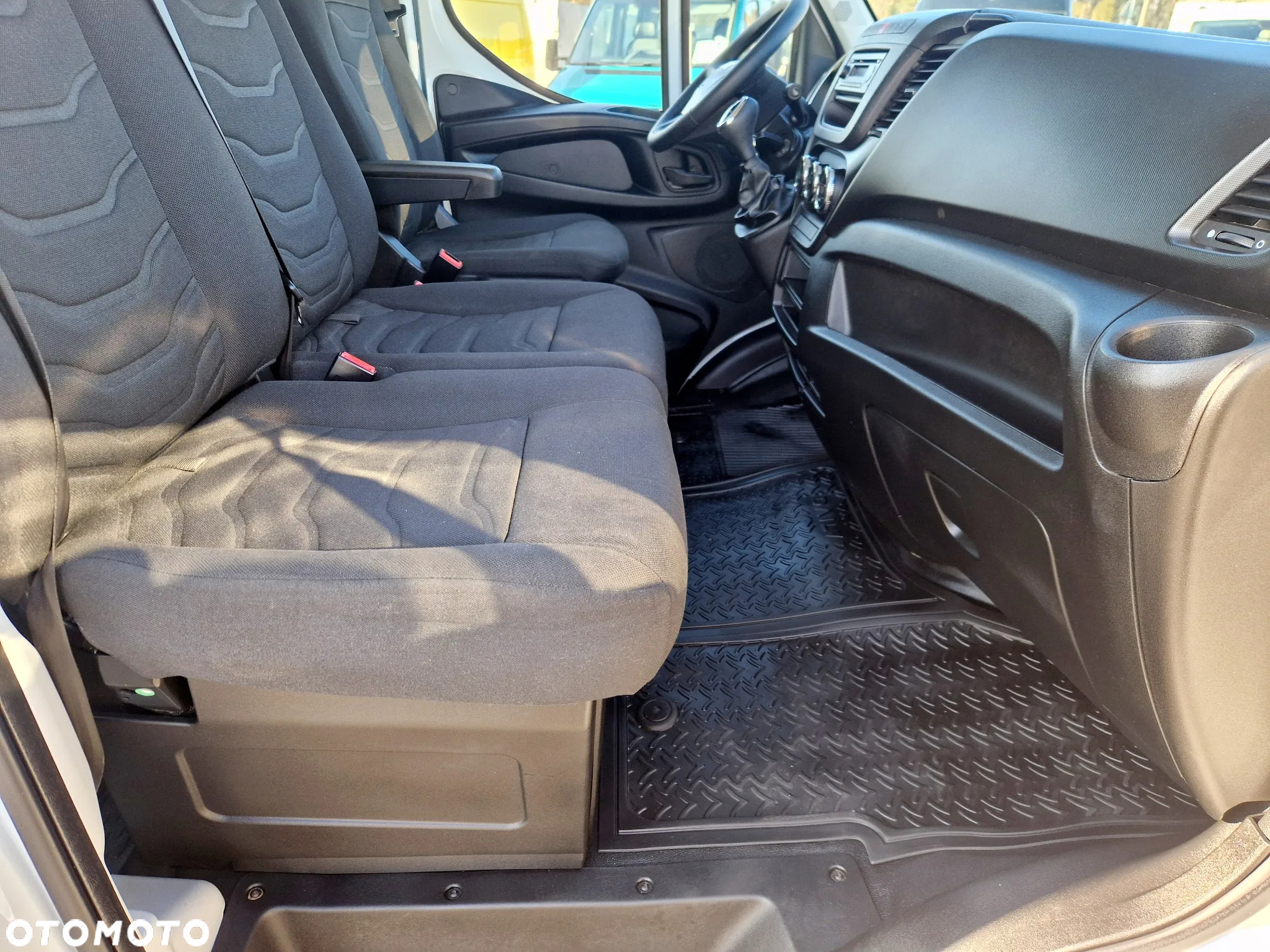 Iveco IVECO 35C13 2.3 HPI 130 KONNY KLIMA WEBASTO 8 BIEGOWY HIMATIC 7 OSOBOWA BRYGADÓWKA SKRZYNIA 3.5 METRA GWARANCJA - 21