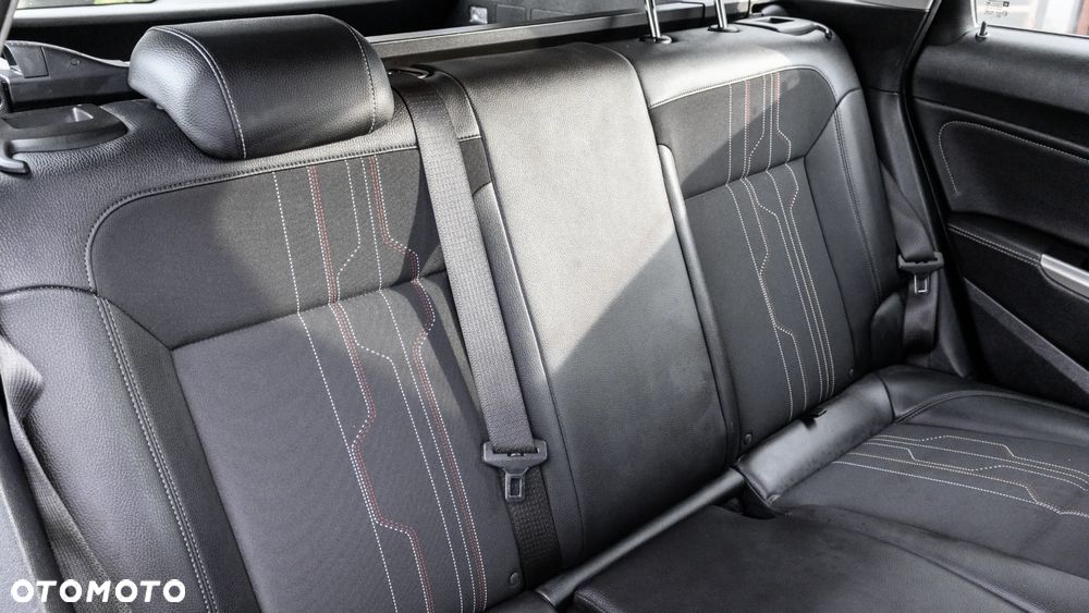 Opel Astra IV 1.4 T Cosmo EU6 - 23