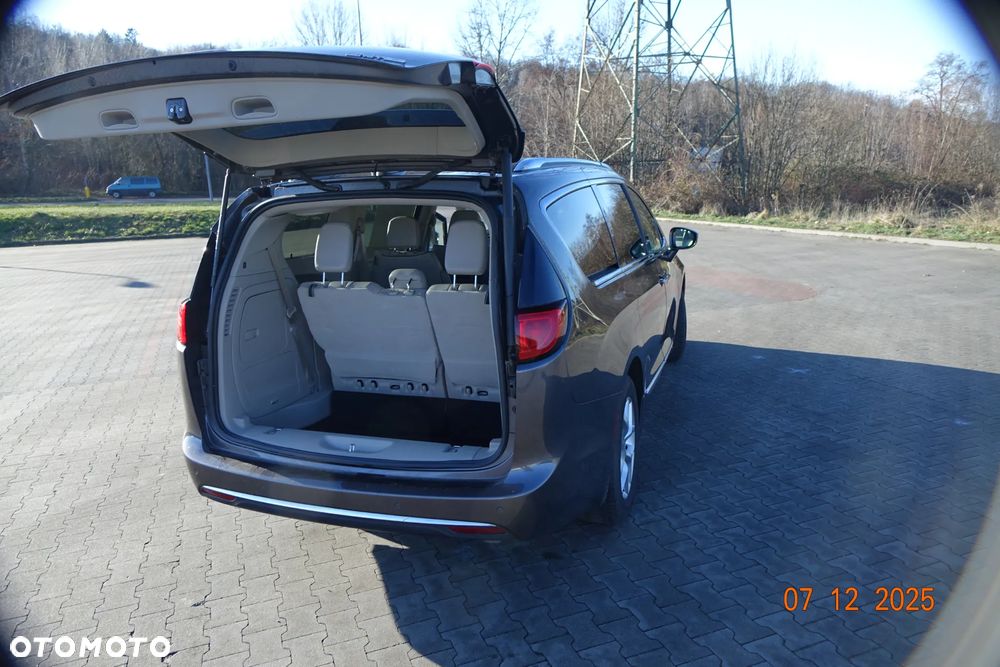 Chrysler Pacifica - 5