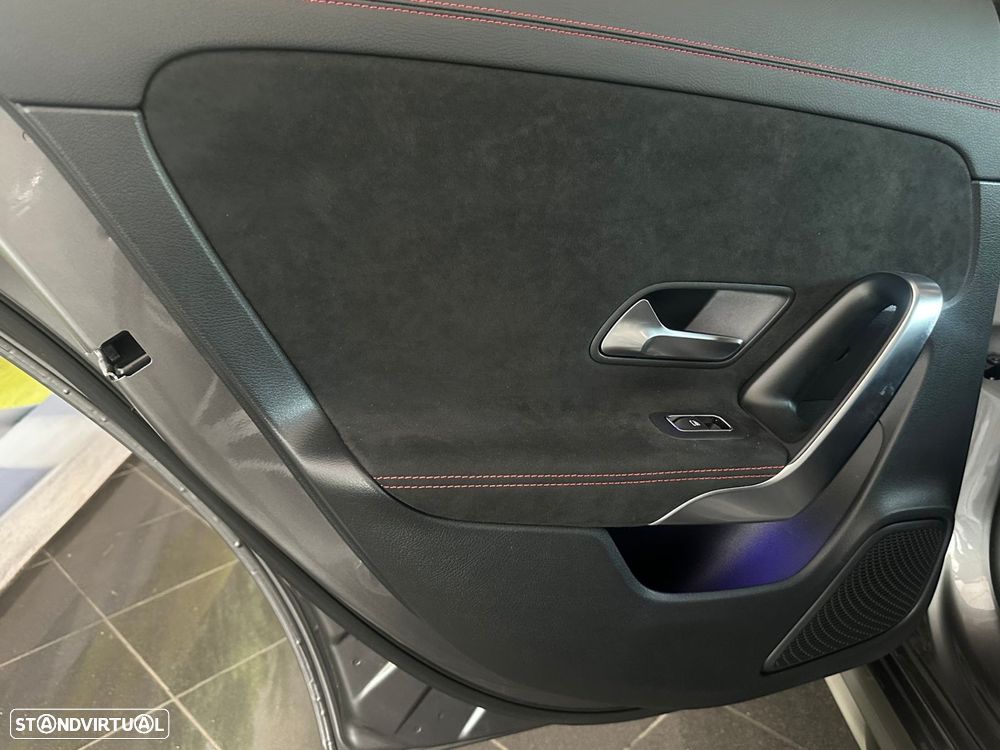 Mercedes-Benz CLA 180 d Shooting Brake AMG Line Aut. - 31