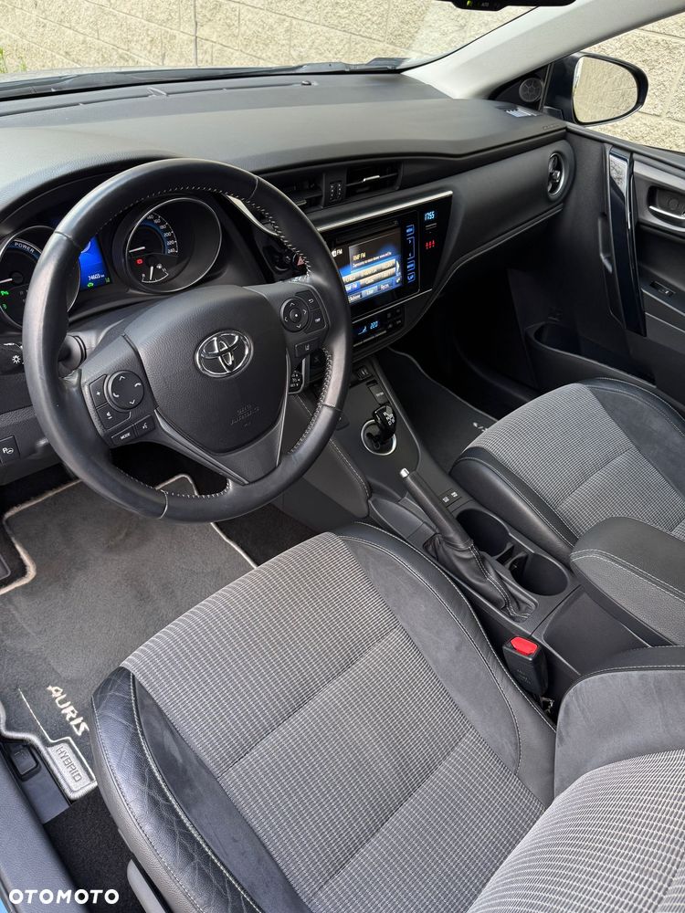 Toyota Auris Hybrid 135 Prestige - 8