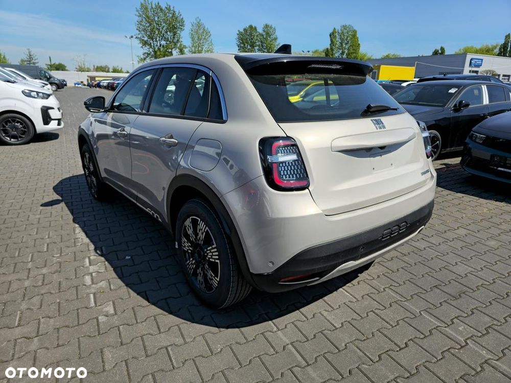 Fiat 600 1.2 Turbo Hybrid eDCT - 6