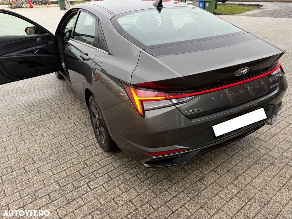 Hyundai Elantra 1.6 l 123 CP 6MT Highway - 4