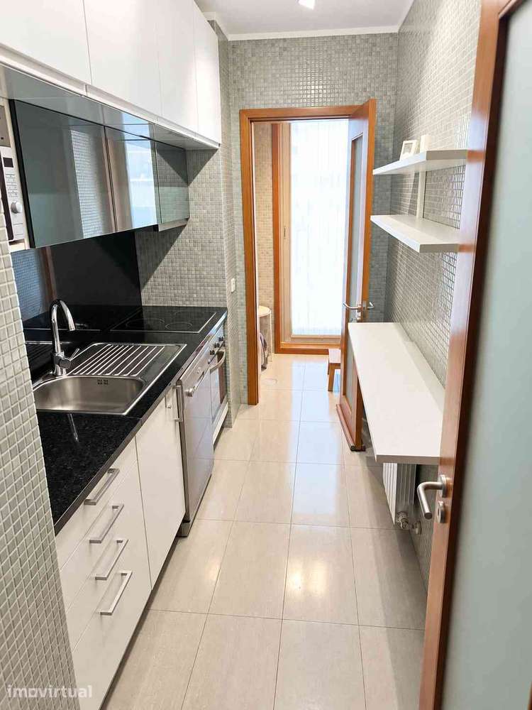 T2 renovado no centro da Maia, com varanda, arrumos e lugar de garagem - Grande imagem: 4/7