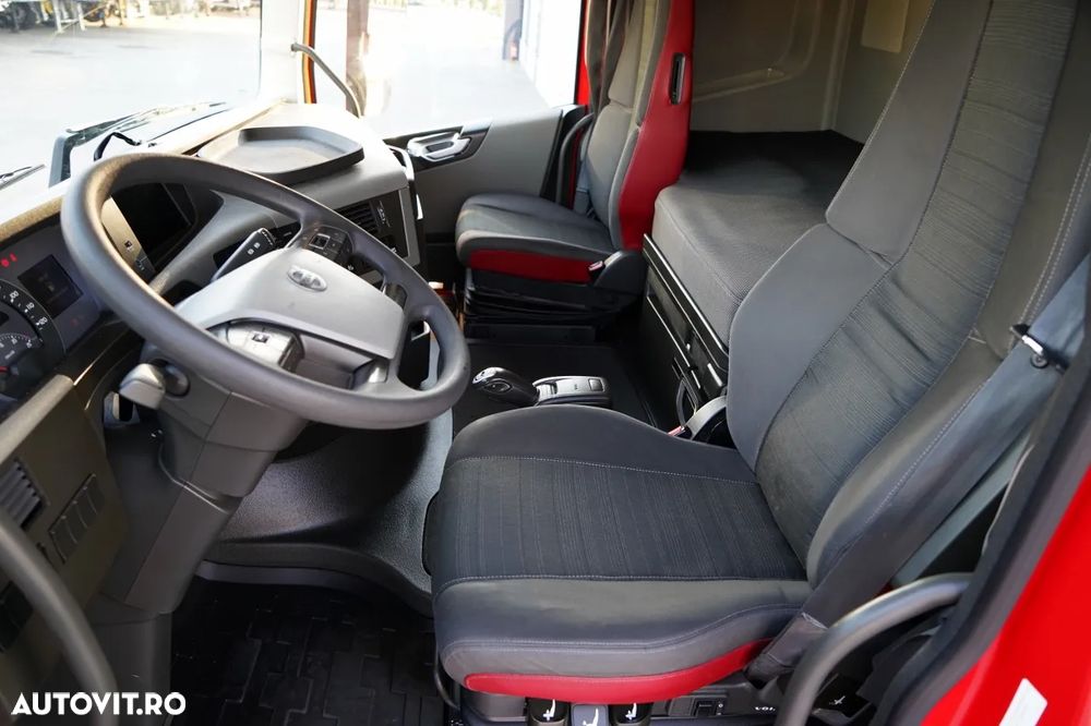 Volvo FH 500 / CORTINĂ / 6x2 / ACOPERIȘ RIDICAT / AER CONDIȚIONAT PARCARE / PUNTE RELAXABILĂ / CONTRACT DE SERVICE GOLD - 25