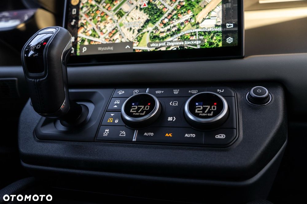 Land Rover Defender - 10