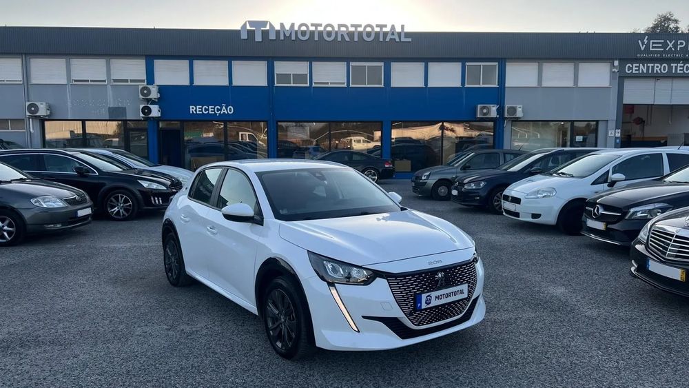 Peugeot e-208