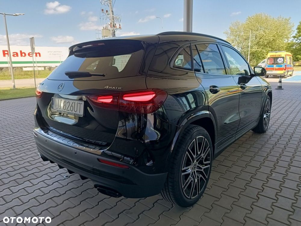 Mercedes-Benz GLA - 8