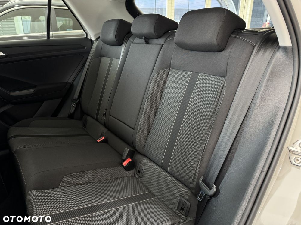 Volkswagen T-Roc - 13