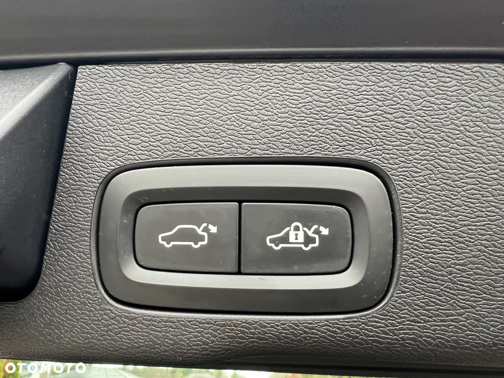 Volvo XC 60 D4 Geartronic Momentum Pro - 32