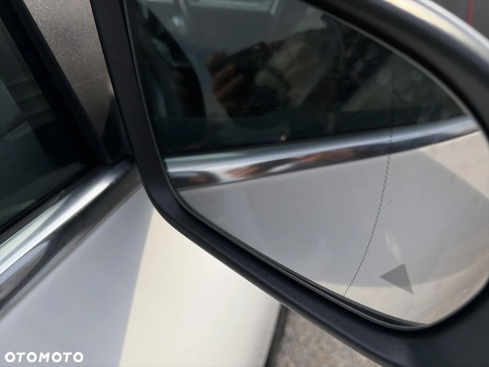 Mercedes-Benz EQA 300 66.5kWh 4-Matic AMG Line - 35