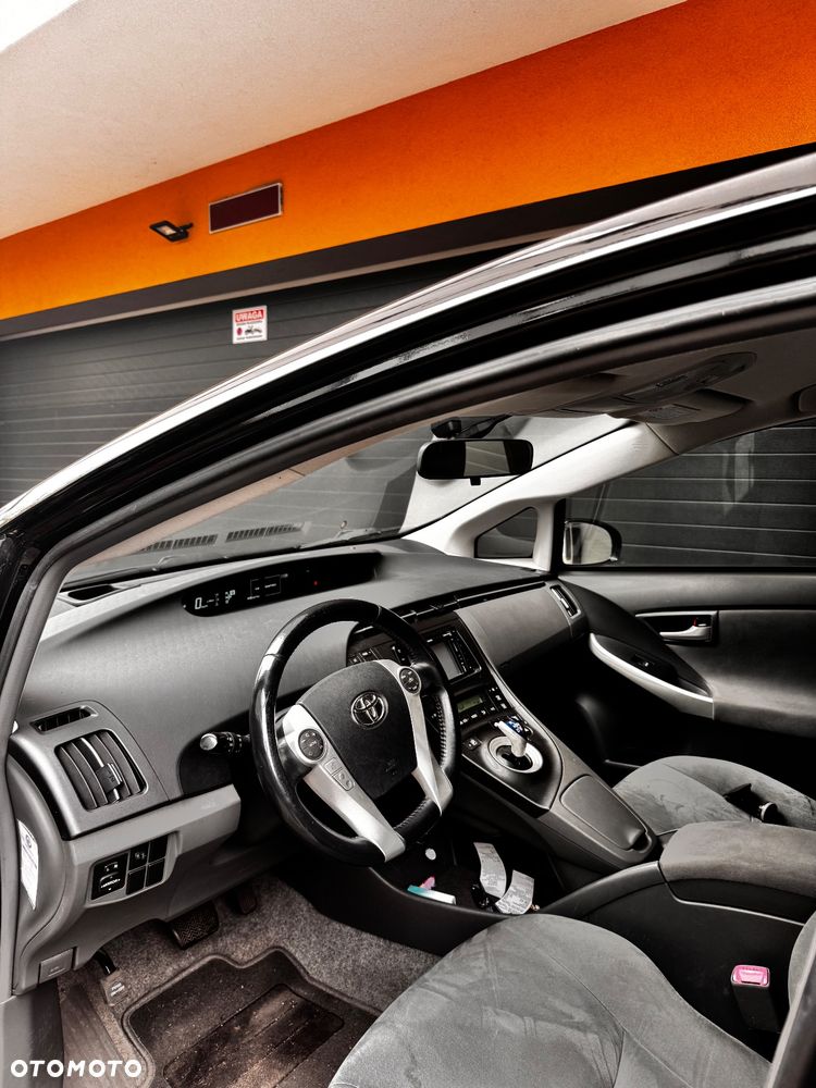 Toyota Prius (Hybrid) Comfort - 13