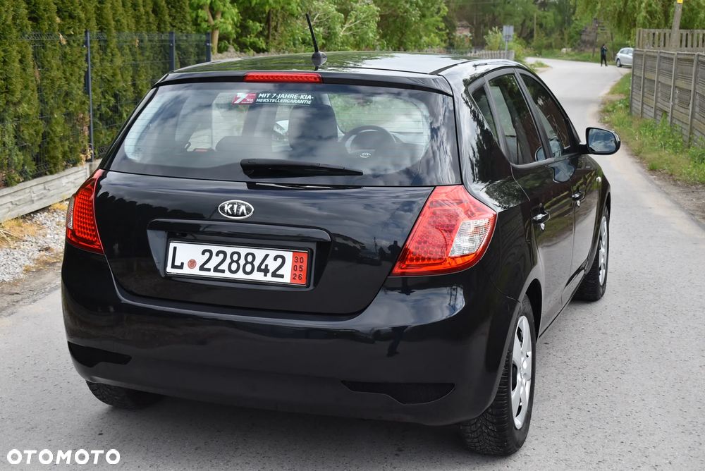 Kia Ceed - 9