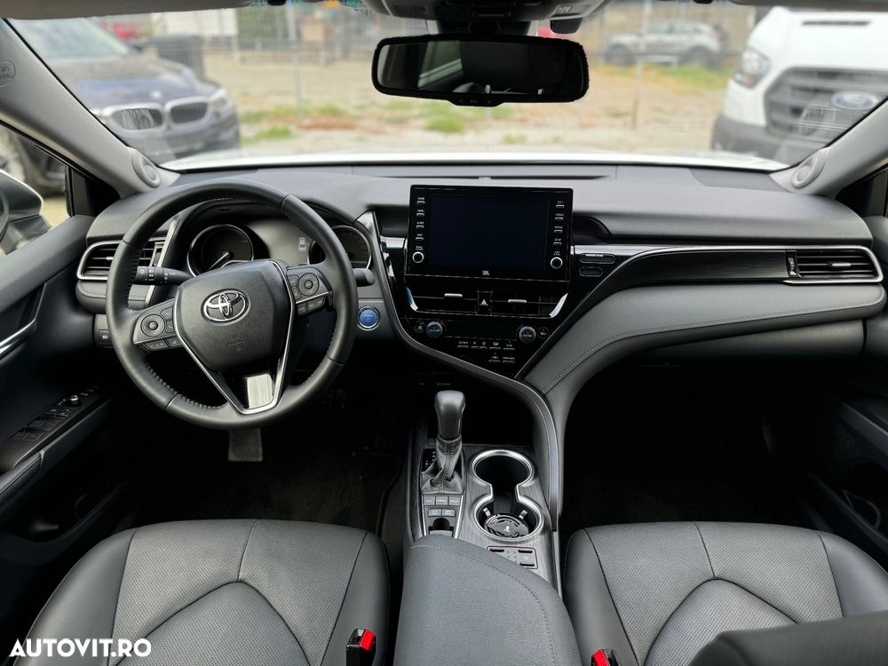 Toyota Camry 2.5 HEV Executive - 33