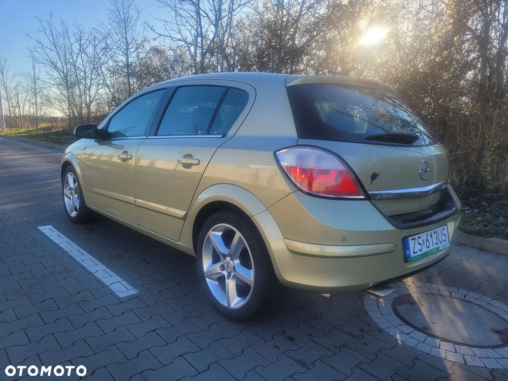 Opel Astra 2.0 Turbo Cosmo - 6