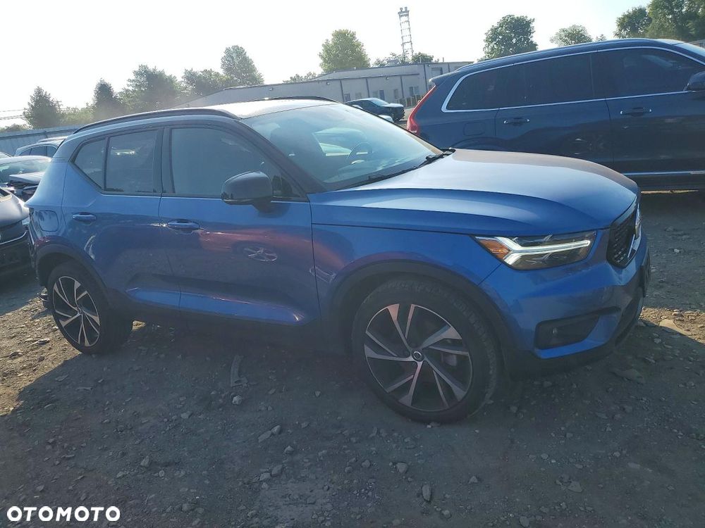 Volvo XC 40 T5 AWD R-Design - 3