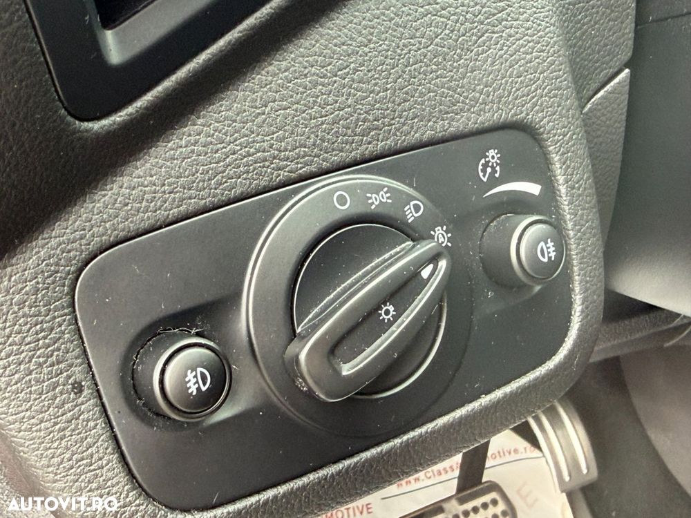 Ford Kuga 2.0 TDCi 4WD Powershift ST-Line - 24