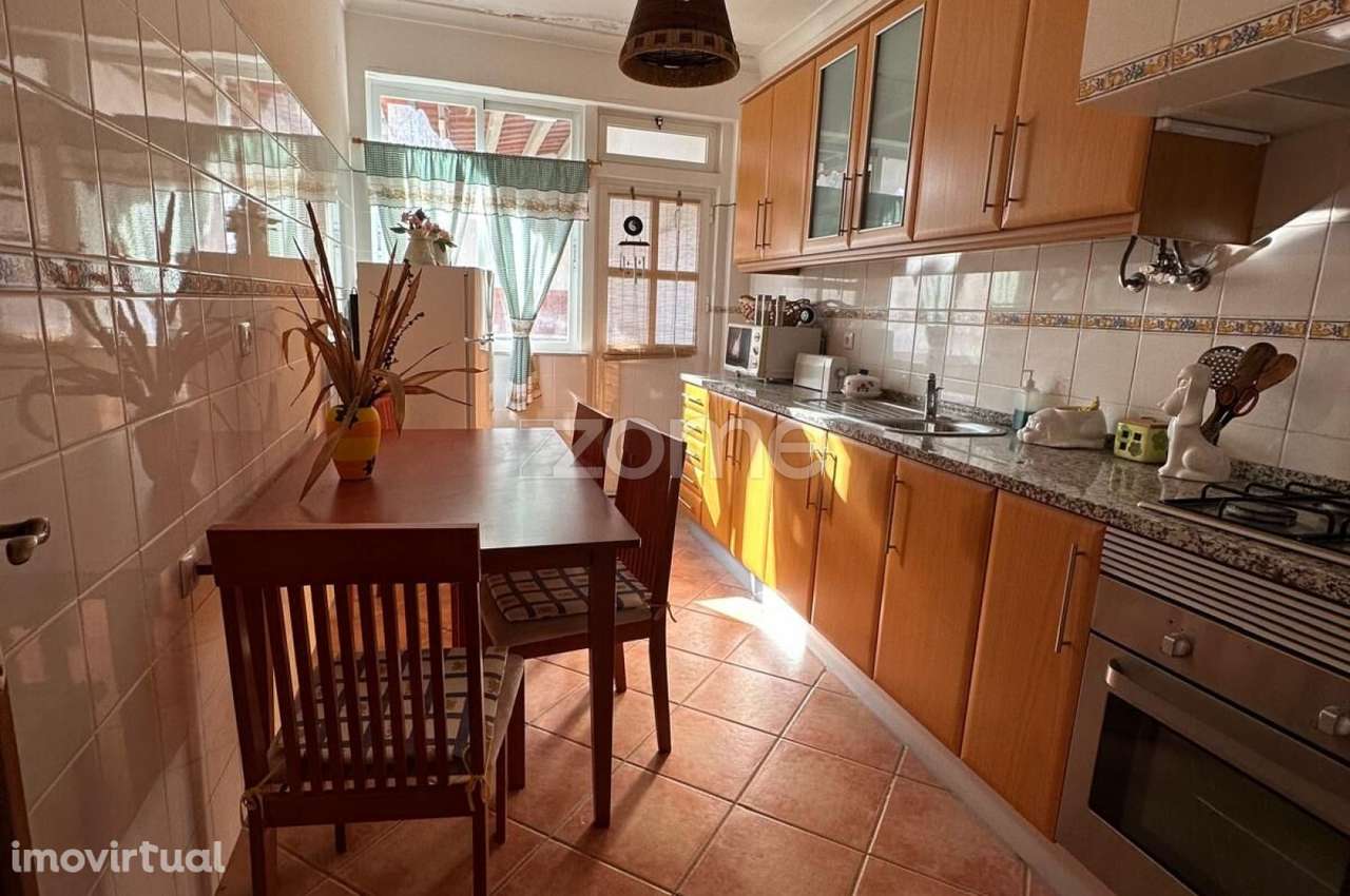 Prédio Composto por 8 Apartamentos - Grande imagem: 2/29